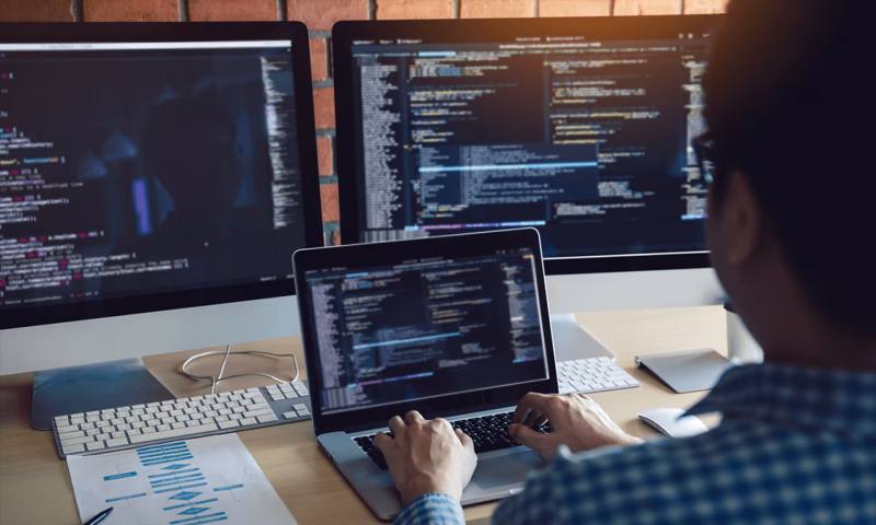 数据科学选型：R与Python如何赋能达日县网站建设？